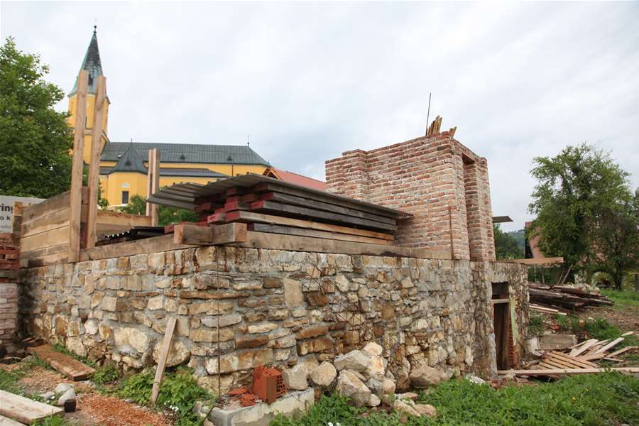 desinić rodna hiža