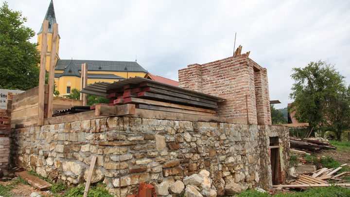 desinić rodna hiža