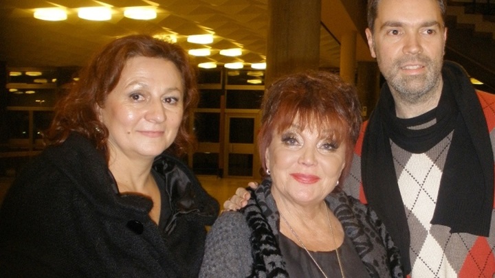 Davorka Plukavec i Radovan Novina uručili su prije koncerta Zdenki prigodan poklon