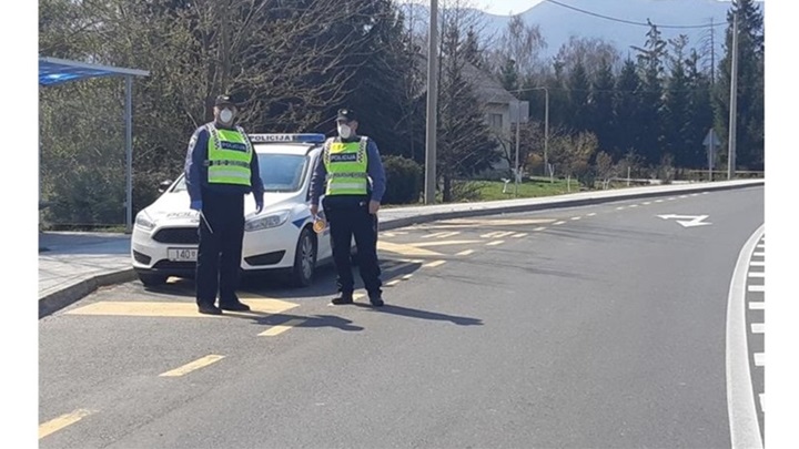 policija zaustavlja.jpg