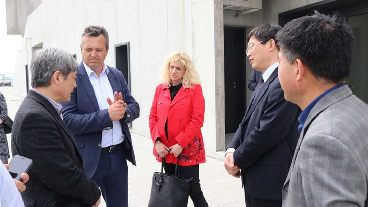 kinezi u zaboku smanjeno 7.jpg