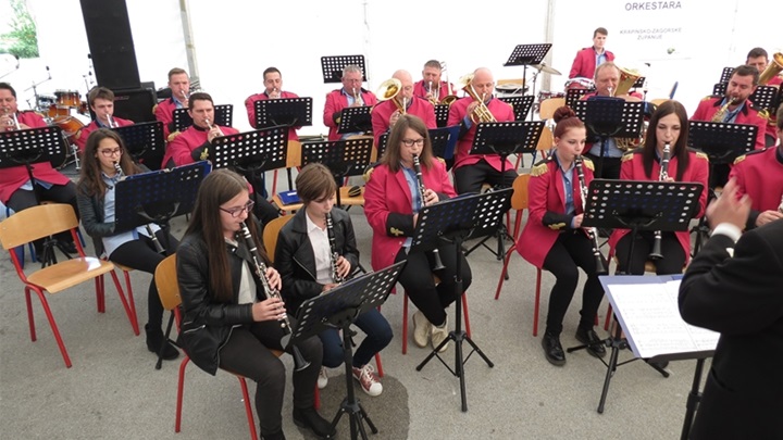 smotra PUHACA 150.jpg