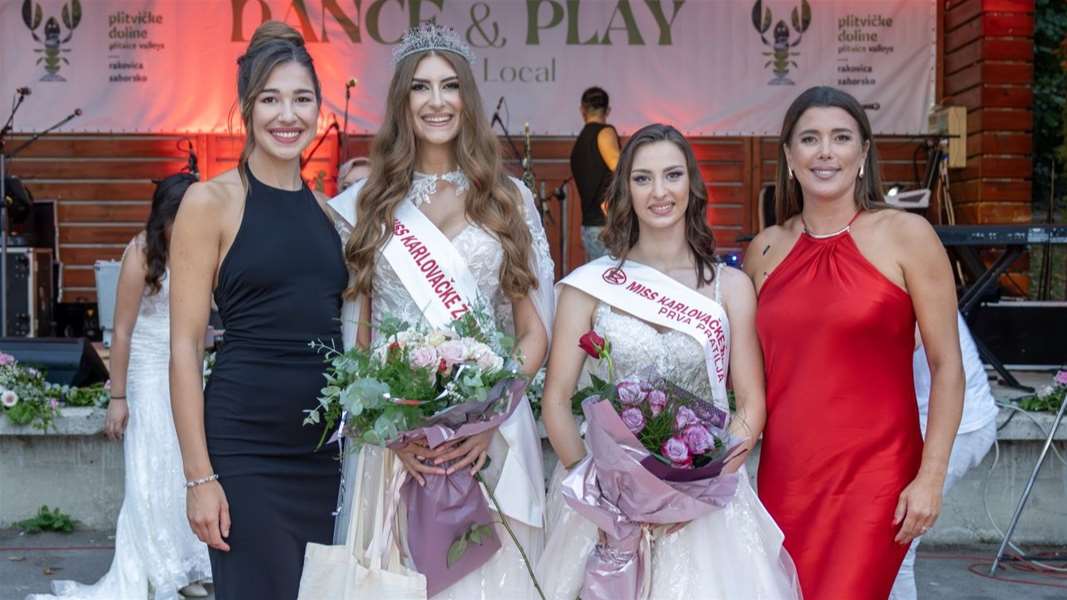 Lucija Begić i Iva Loparić Kontek s missicama.jpg