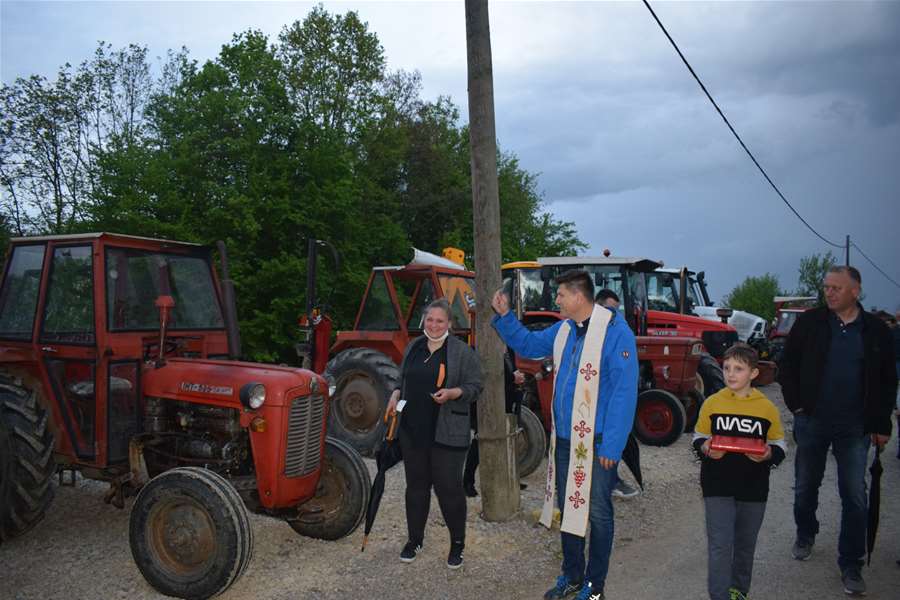 Na sv. Josipa Radnika blagoslov traktora u župi Marija Bistrica3.JPG