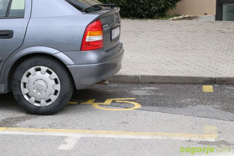 parkirno mjesto za osobe za invalidetom parking.jpg
