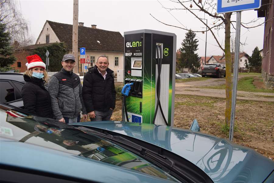 U Mariji Bistrici otvorena punionicu za električna vozila12.JPG