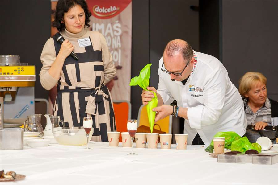 Gost radionice na Interslast 2022. bio je 5.-ti slastičar svijeta Federico Anzellotti Snimio Darko Kovač.jpg