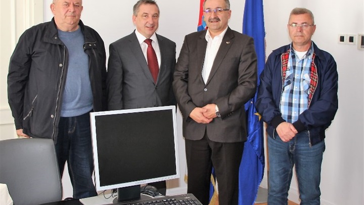 donacija računala.jpg