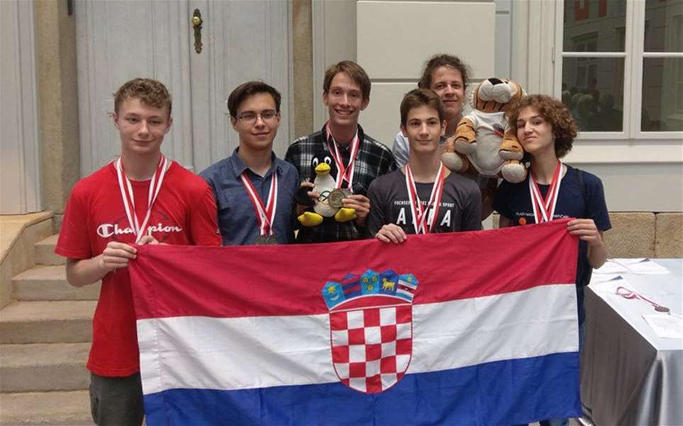 foto: HMD (Andrija Tomorad prvi zdesna)