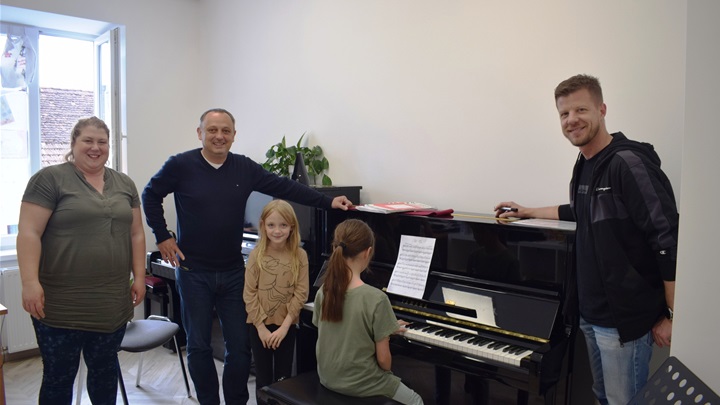 Općina Marija Bistrica kupila novi Pianino za bistričku glazbenu školu .JPG