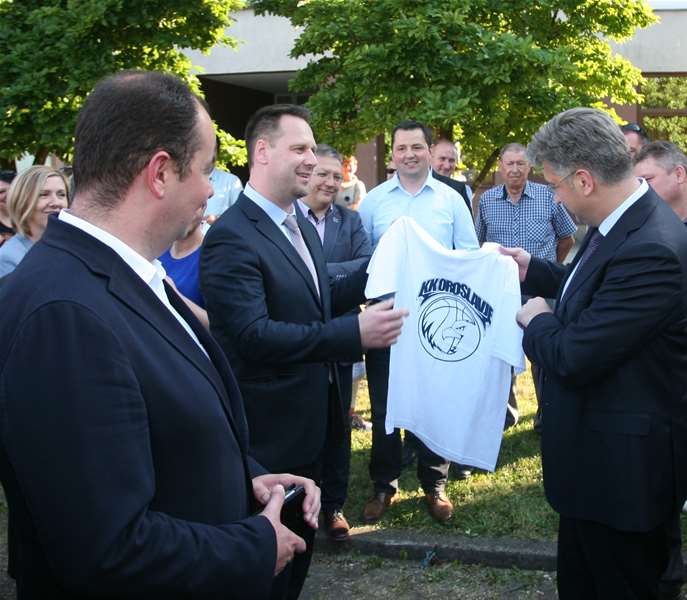 Plenković je dao podršku HDZ-ovom kandidatu za gradonačelnika Oroslavja Emilu Gredičaku za drugi krug izbora