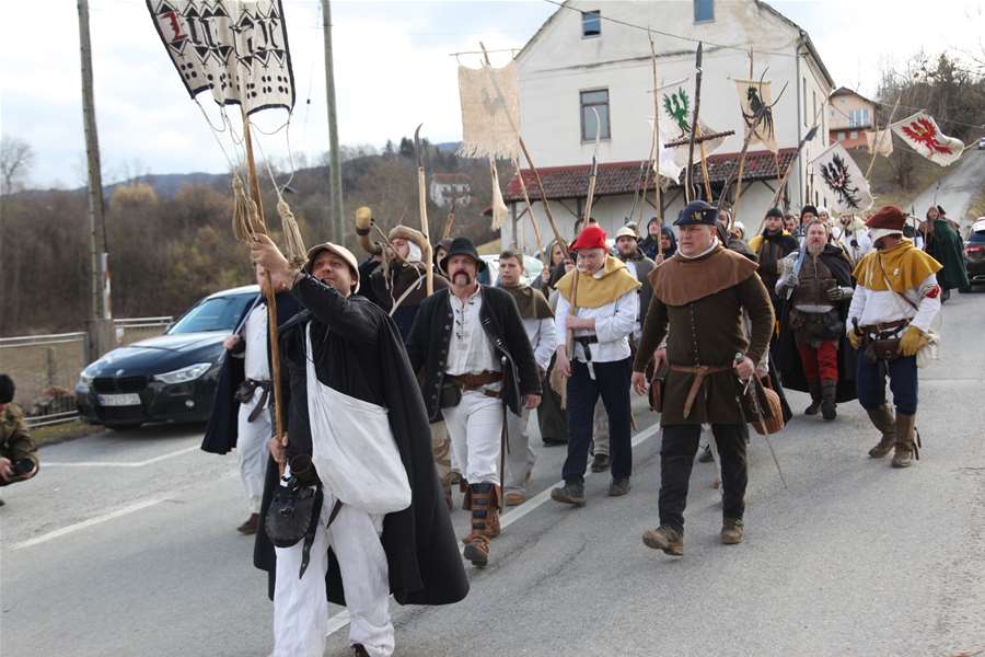 puntanje kmetova pod gupčevom lipom (11).JPG