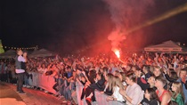 [VIDEO & FOTO] Prljavci 'zapalili' publiku spektakularnim koncertom ispred Gupca