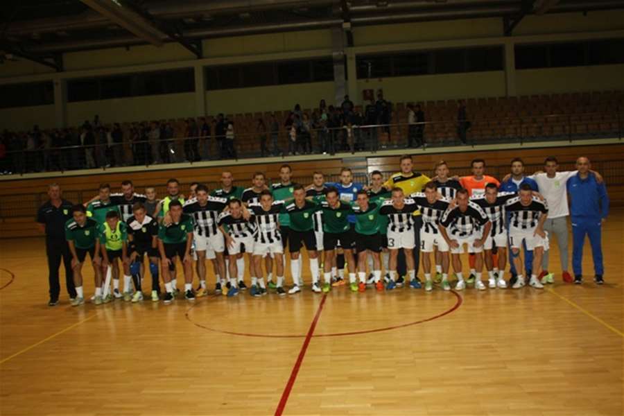 SPORT 26.9._MALI NOGOMET Zajednička fotografija Jesenja i Dobovca.jpg