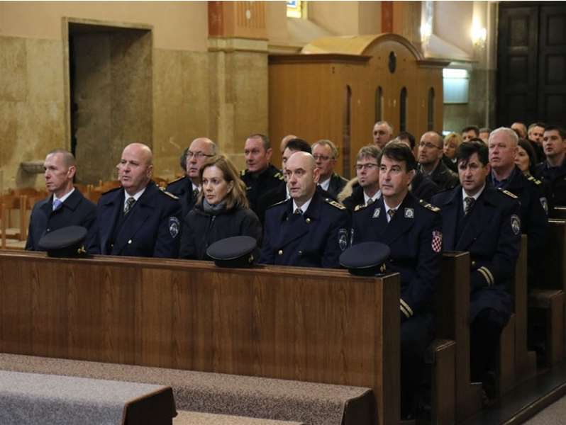 policajci misa.jpg
