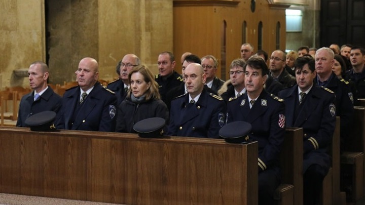 policajci misa.jpg