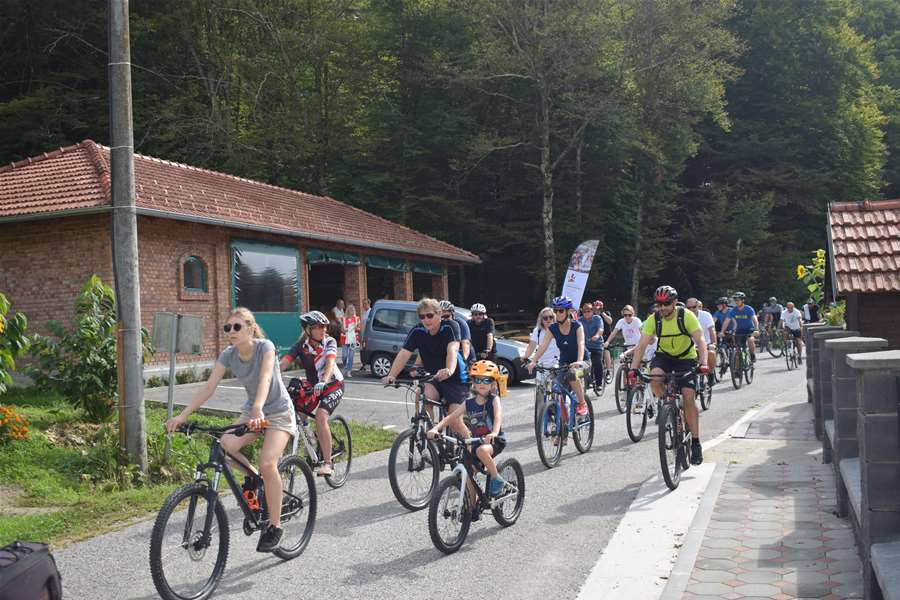 Stotinjak biciklista uživalo na popularnoj biciklijadi 12.JPG