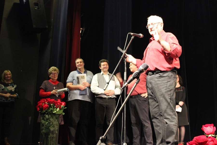 Ivica Očić i nagrađeni pjesnici.JPG