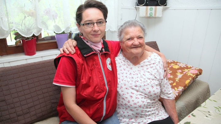 Marija Vučilovski s gerontodomaćicom Kristinom Šenator