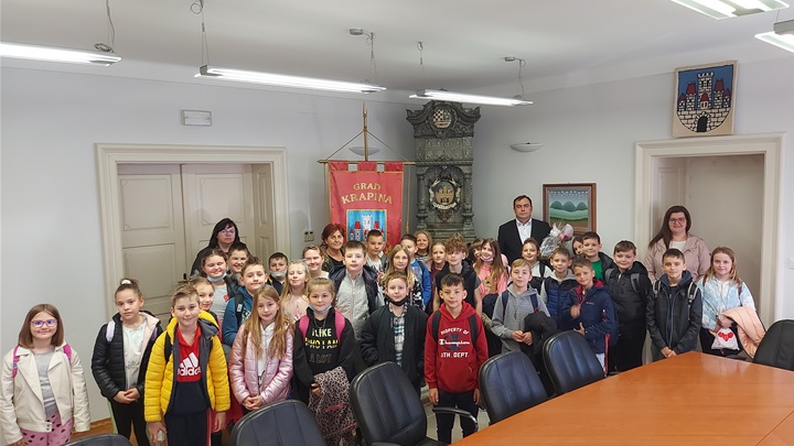 Treći razredi kod gradonačelnika 2.jpg