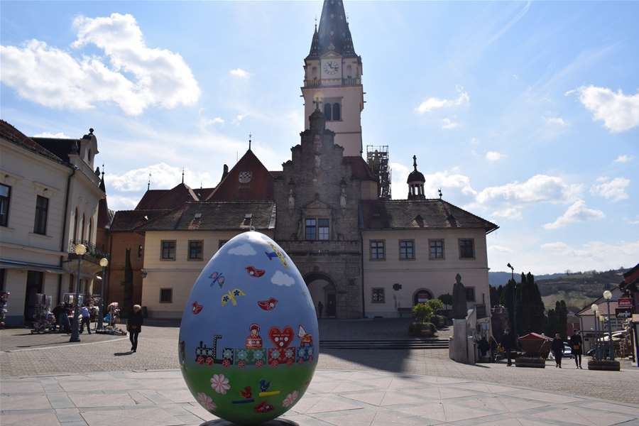 Novo Uskršnje jaje na trgu u Mariji Bistrici 4.JPG