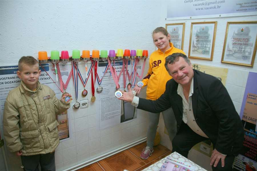 Lana i Fran s djedom Franom