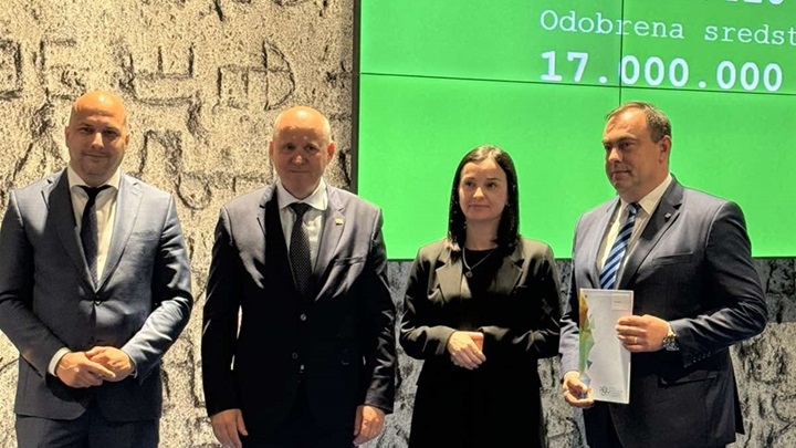 KR - FZOEU potpisivanje ugovora 1.jpg