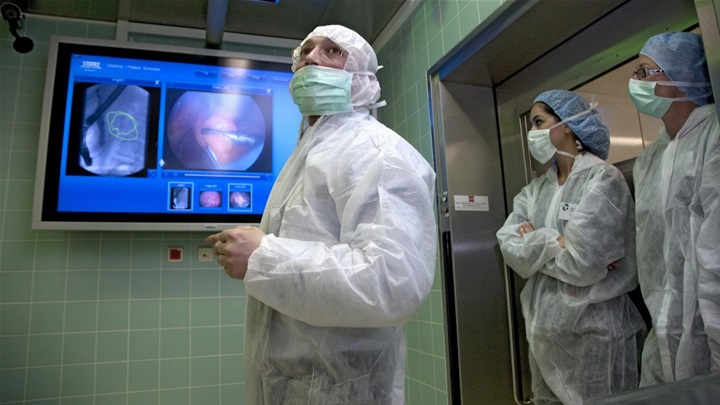 Operacijska sala liječnici operacija rengen