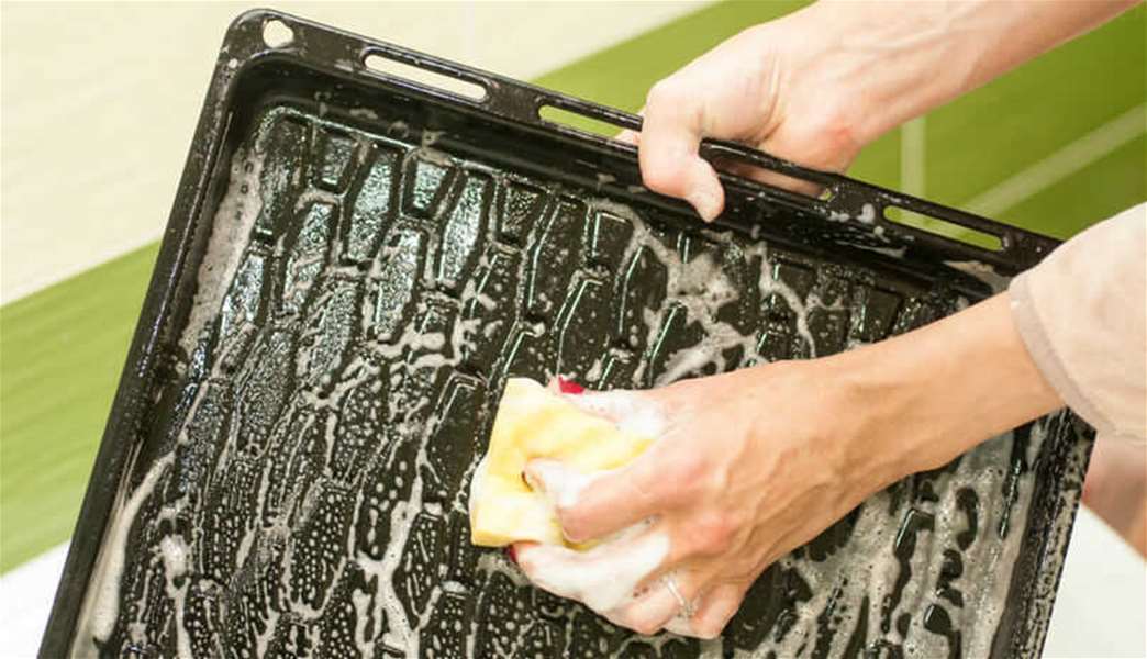 best-tips-on-how-to-clean-oven-trays.jpg