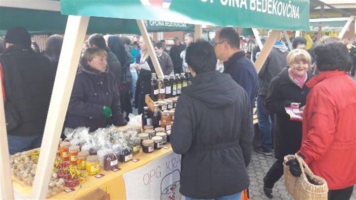 seoska tržnica bedex.jpg