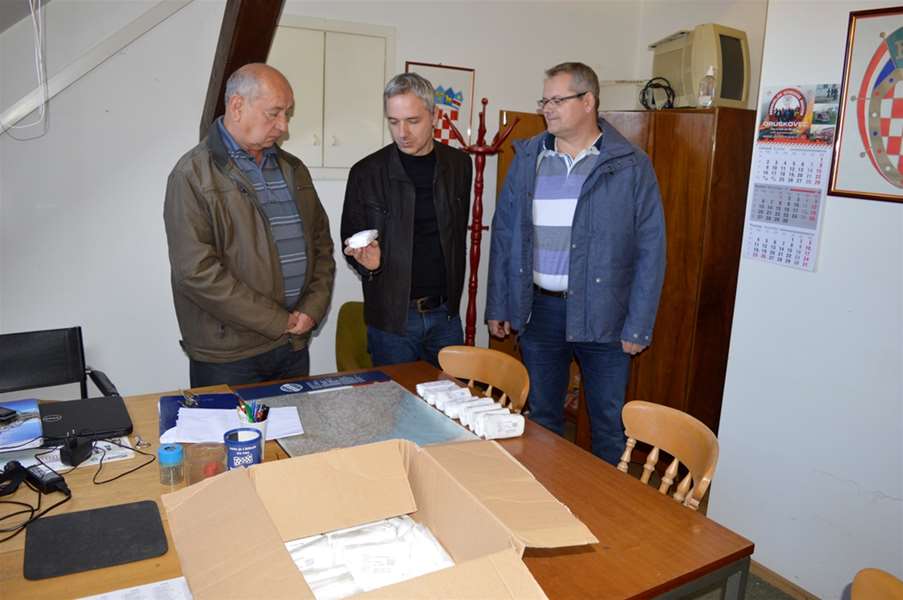 Lions club Zagorje uručuje prigodan dar