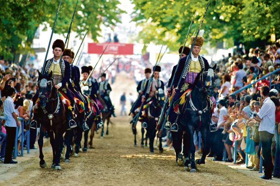 1_NASLOVNA FOTKA.jpg