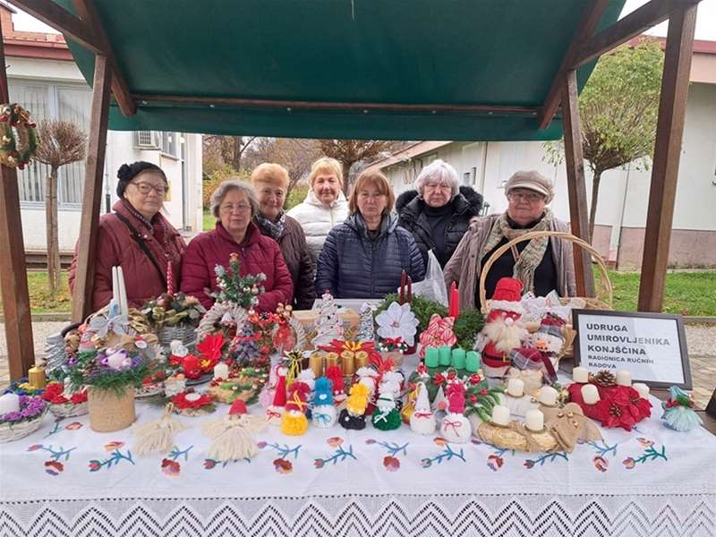 konjščina prodaja adventskih vjenčića.jpg 1.jpg