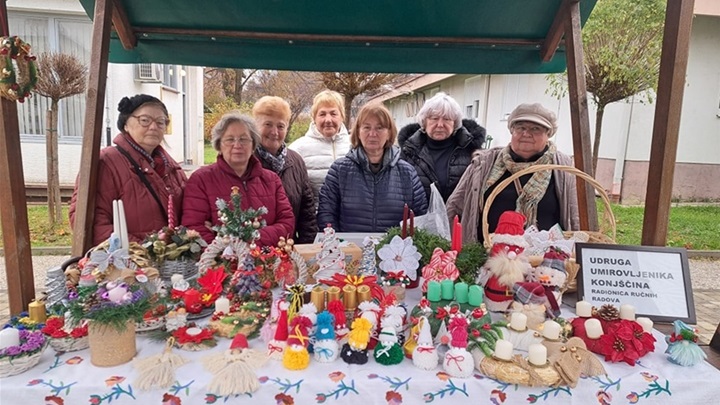 konjščina prodaja adventskih vjenčića.jpg 1.jpg