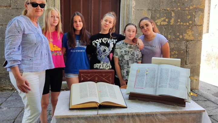 Učenice OŠ Marija Bistrica na Maloj glagoljskoj akademiji4.jpg