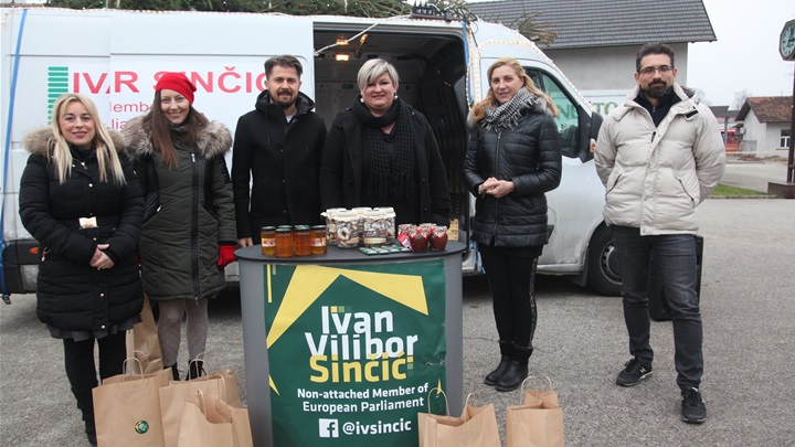 Živi zid i pokloni Zabok (1).JPG