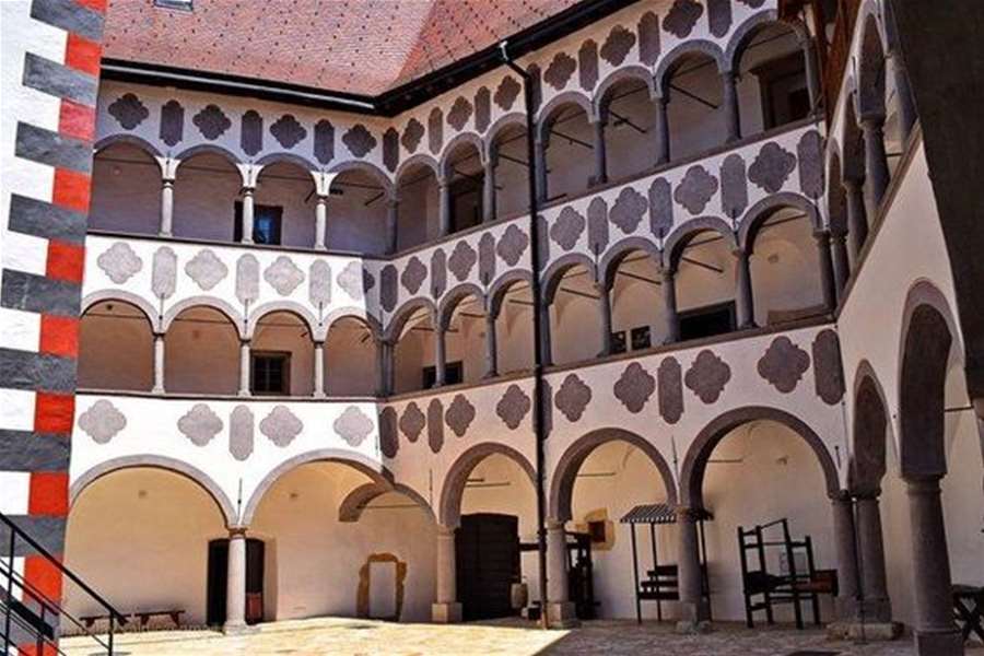 dvor veliki tabor.jpg