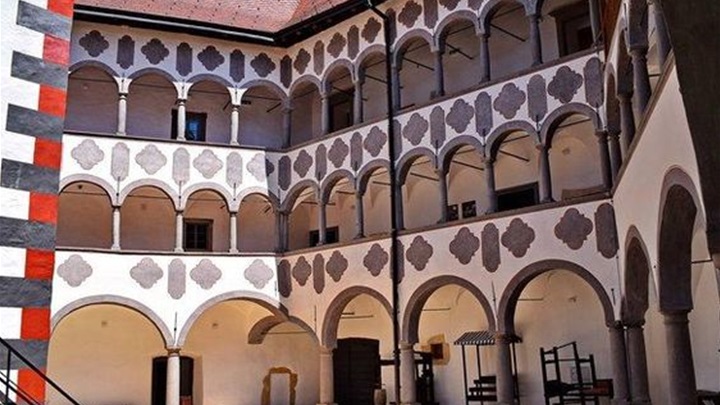 dvor veliki tabor.jpg