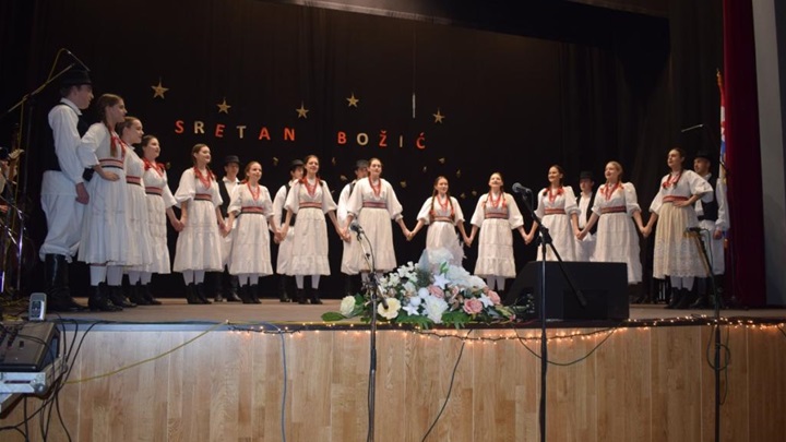 Božićna glazbena večer uz KUD Lovro Ježek2.JPG