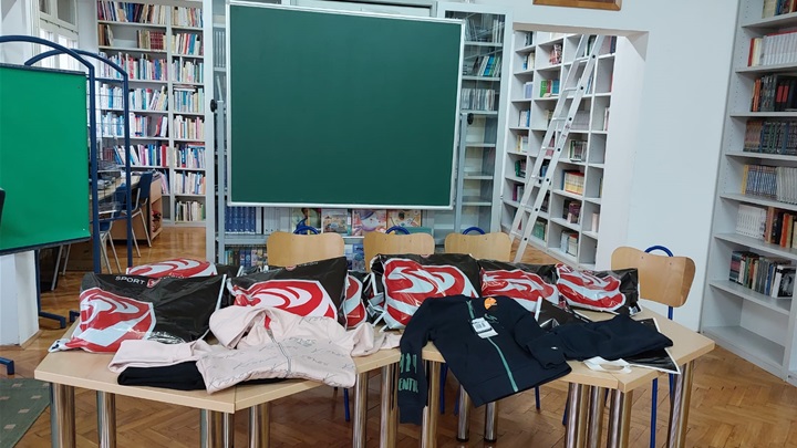 Donacija Udruge ''Hrvatska žena'' Marija Bistrica potrebitim učenicima OŠ Marija Bistrica.jpeg