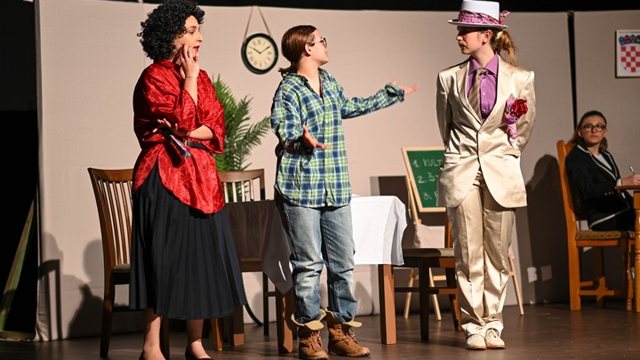 Koncertom i predstavom prikupljali sredstva za sudjelovanje na festivalu u Leskovcu2.jpg