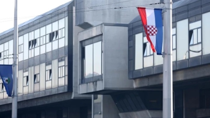 crv4tzbunmi.jpg