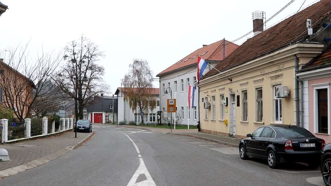 općinska zgrada lobor prije rek.jpg