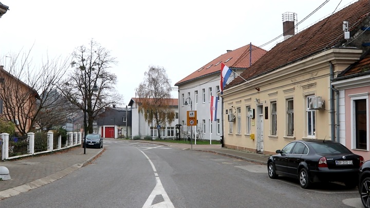 općinska zgrada lobor prije rek.jpg