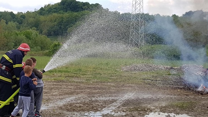 vatrogasci mače