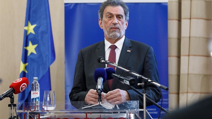 Ministar Fuchs se nada da roditelji "neće varati"