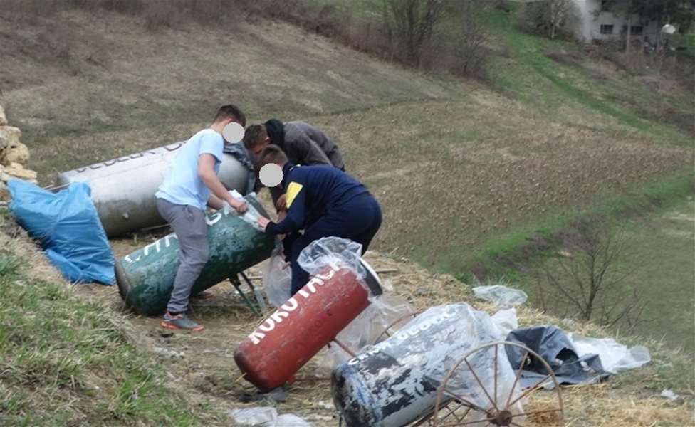 Pucanje iz Karabita.jpg