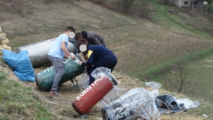 Pucanje iz Karabita.jpg