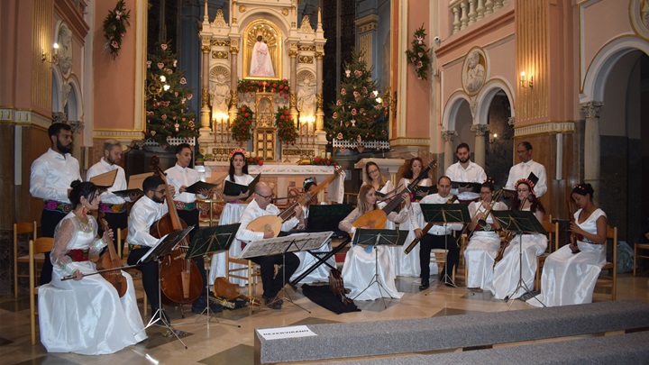 Glazbeni ansambl stare glazbe Ars Longa s Kube gostovao u Bazilici MBB-e4.JPG