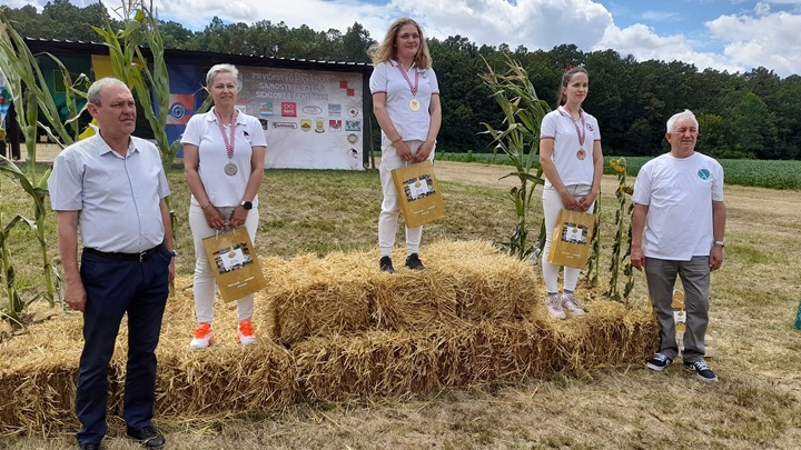 SAMOSTREL NASLOVNA.jpg